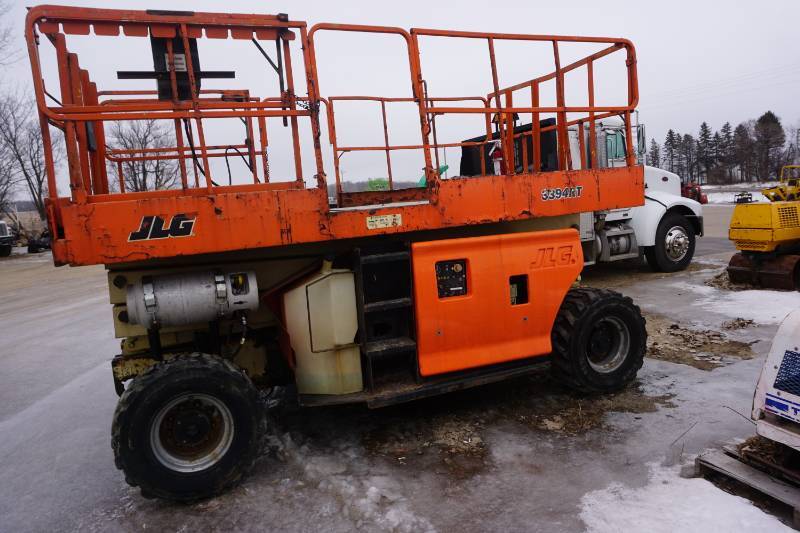 lot 10 image: 2004 JLG Model 3394RT Dual Fuel Rough Terrain 4 x 4 Scissors Lift