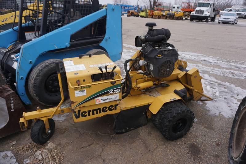 lot 9 image: 2007 Vermeer Model SC252 Power Stump Grinder
