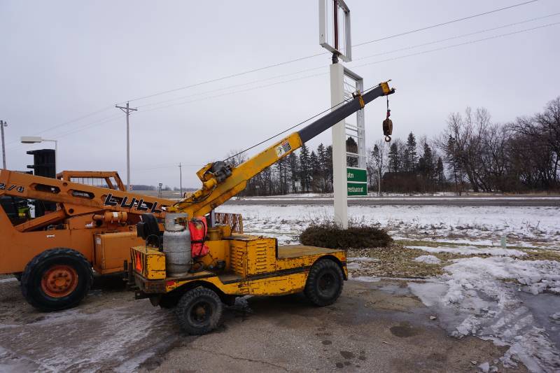 lot 13 image: Grove Model 4000 Truck Crane