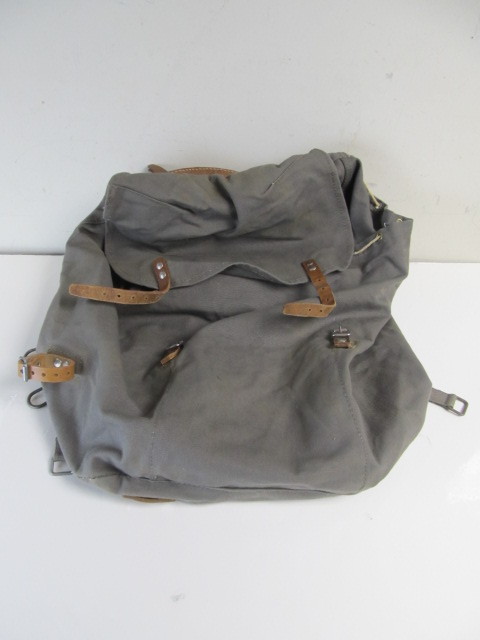 lot 11 image: Vintage 1940s-50s Swedish Military Backpack