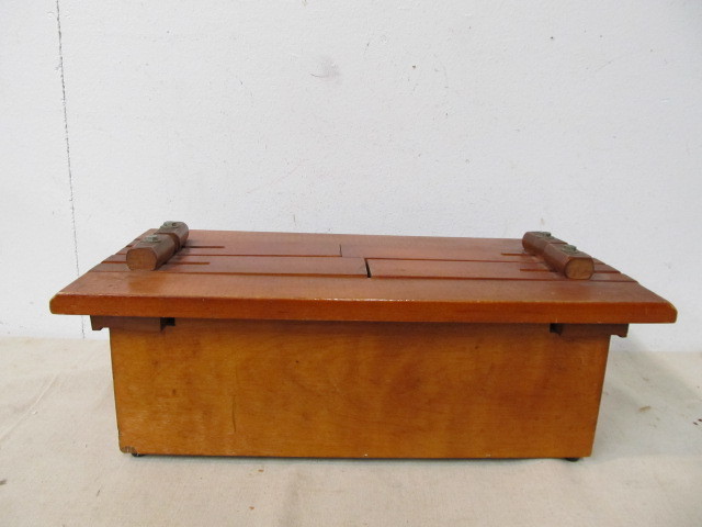 lot 16 image: Vintage Wooden Box Drum Musical Instrument