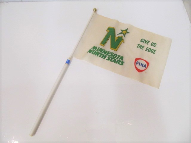 lot 17 image: Vintage MN NORTH STARS Souvenir Flag