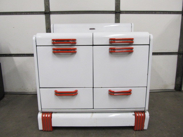 lot 26 image: Awesome Vintage Deco EUREKA Enamel Range