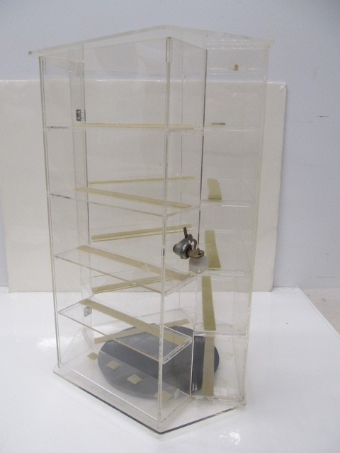 lot 124 image: Large Display Spinner
