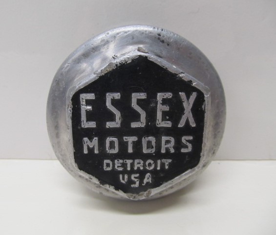 lot 182 image: 1920s Essex Motor Car Wheel Hub Cap 