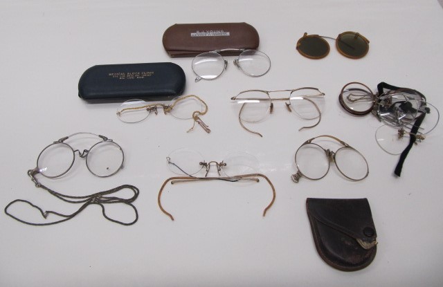 lot 184 image: Lot of Eyeglasses & Cases