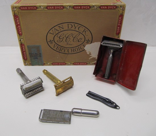 lot 199 image: Vintage Razors etc