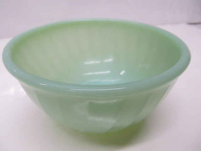 lot 129 image: 6 FIRE KING Jadeite Swirl Bowl