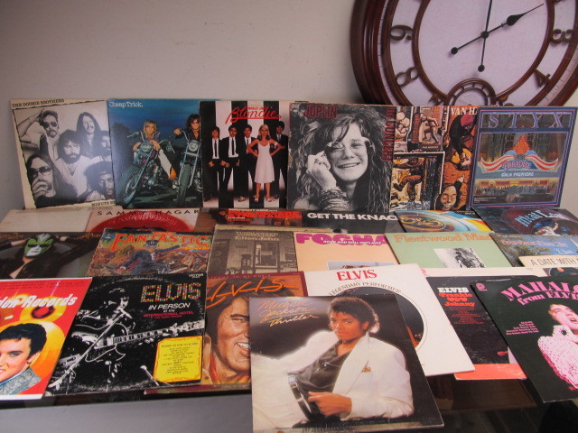lot 40 image: Lot of 25 Vintage Rock & Roll Vinyl Records #4