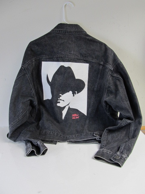 lot 42 image: Vintage MARLBORO Wild West Denim Jacket - Size XL