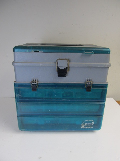 lot 76 image: Plano Tackle Box w Lures 