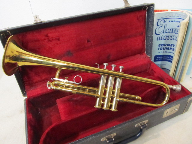 lot 52 image: Vintage BUNDY SELMER Trumpet wCase