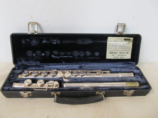 lot 55 image: Vintage ARTLEY Flute wCase