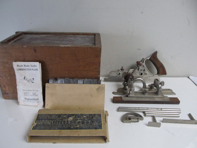 lot 3 image: Old Vintage WARDS Master Quality Combination Woodworking Plane wBox