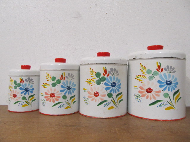lot 69 image: Vintage Ransburg Asters Hand Painted Metal Tin Set of 4