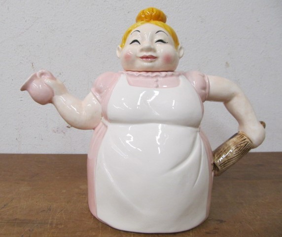 lot 70 image: Vintage Collectable Pixieware Style Pink Tea Pot Stamped L