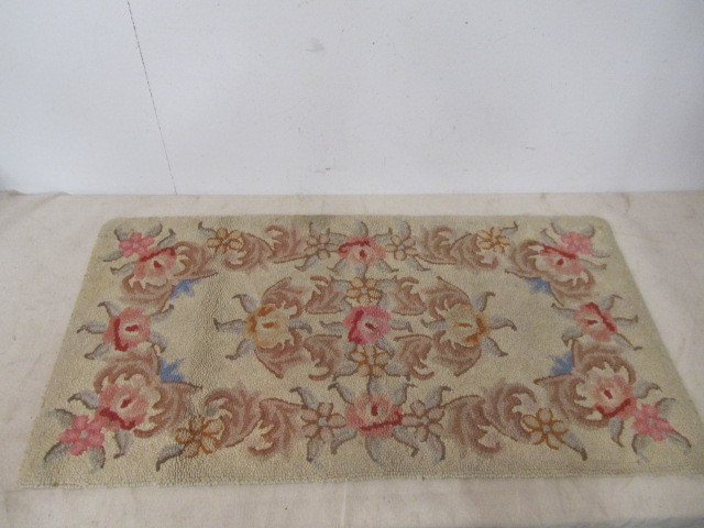 lot 72 image: Vintage Hooked Rug Floral Design Wool Rug