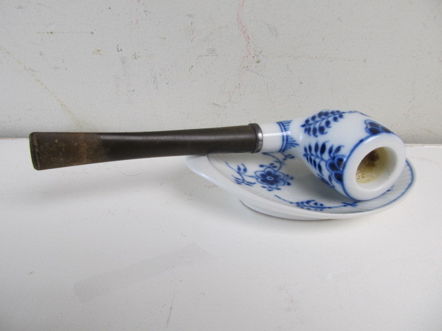 lot 84 image: Vintage ROYAL COPENHAGEN Porcelain Pipe wTray