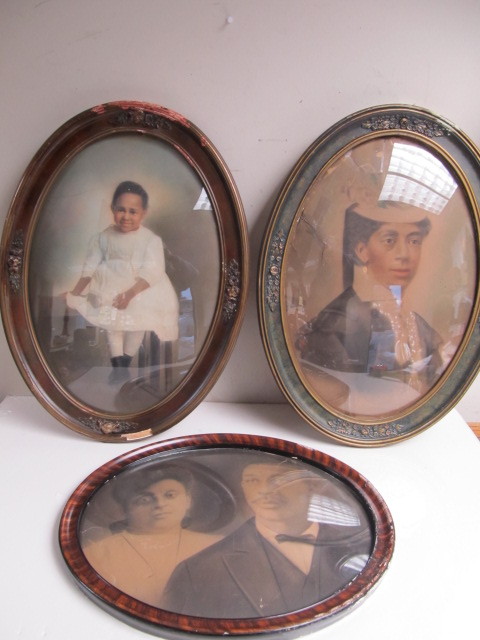 lot 90 image: Lot of 3 Antique Victorian Convex Glass Framed Photographs