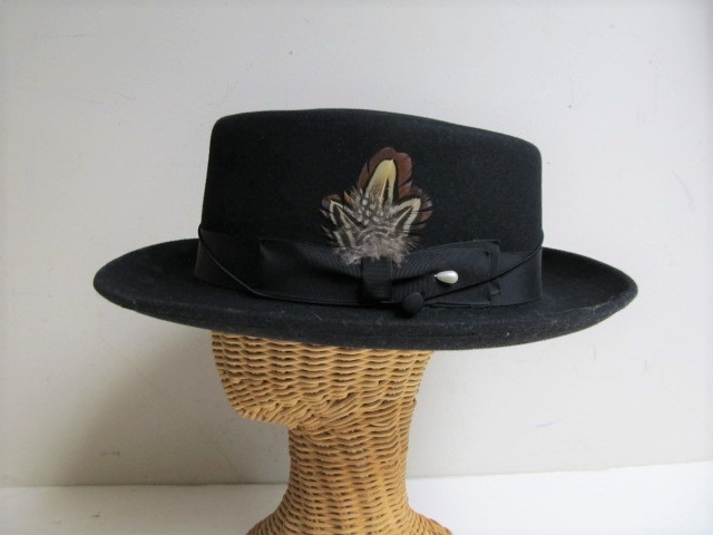 lot 91 image: NICE Quality Selentino Mens Hat wBox - Black