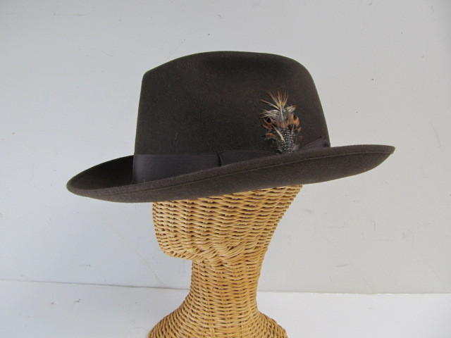 lot 92 image: NICE Quality Selentino Mens Hat wBox - Chocolate Brown