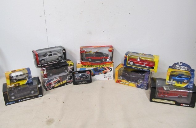 lot 28 image: Large Lot of MIB Diecast Cars & Trucks