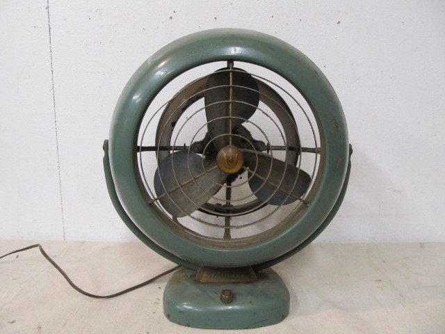 lot 30 image: Vintage Mid Century VORNADO Electric Fan