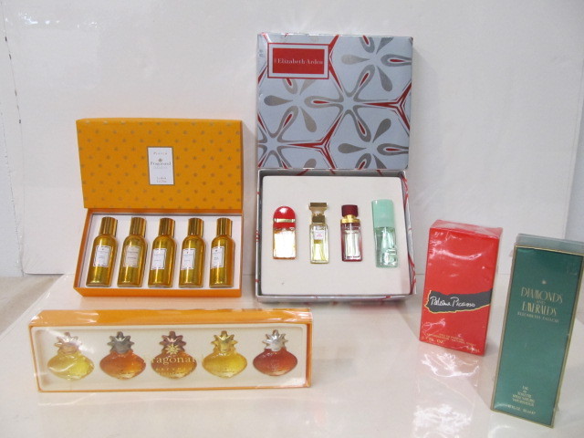 lot 49 image: Group of Quality BRAND NEW Ladies Perfume