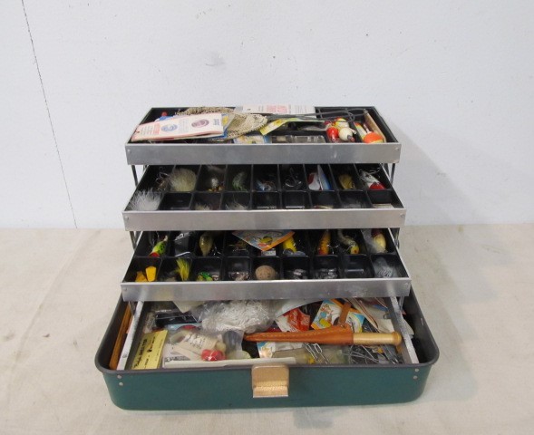 lot 202 image: Vintage UMCO Tackle Box FULL of Tackle & Supplies