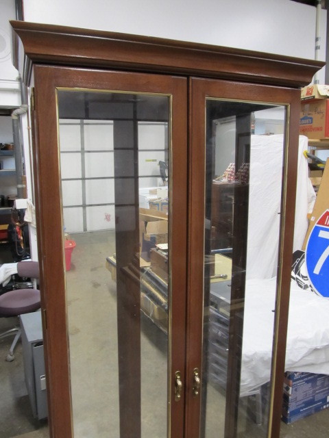 lot 25 image: Nice Lighted Curio Cabinet