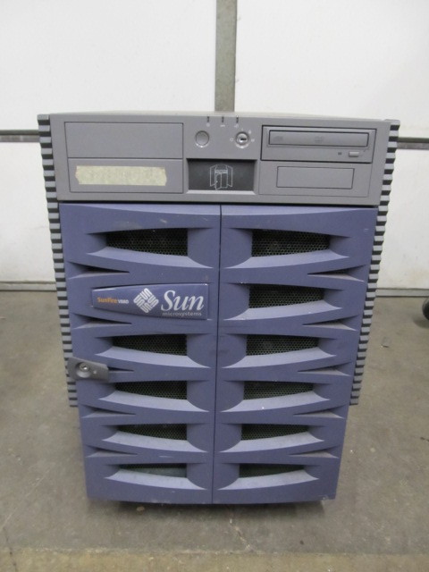 lot 134 image: SUN Microsystems SUN FIRE V880 Server