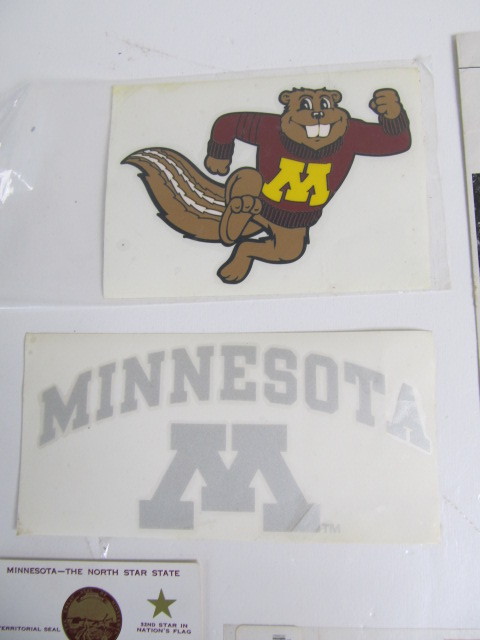 lot 144 image: Set of 2 Vintage U of M Football Buttons