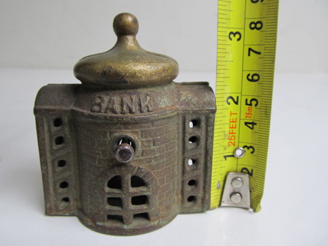 lot 160 image: Small Antique Cast Iron Bank