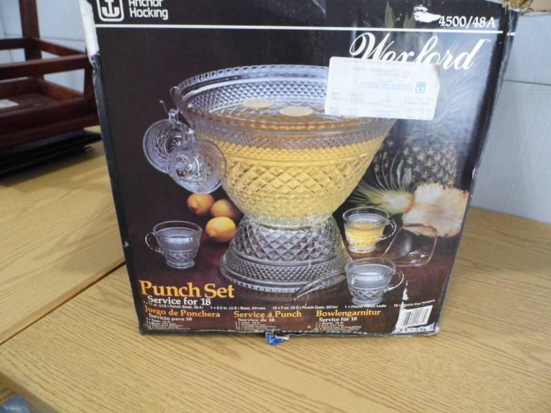 Punch Bowl - Ladel - 18 Cups