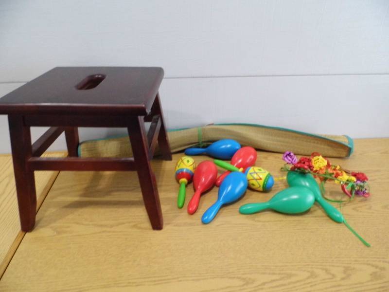 Stool - Mat - Maracas
