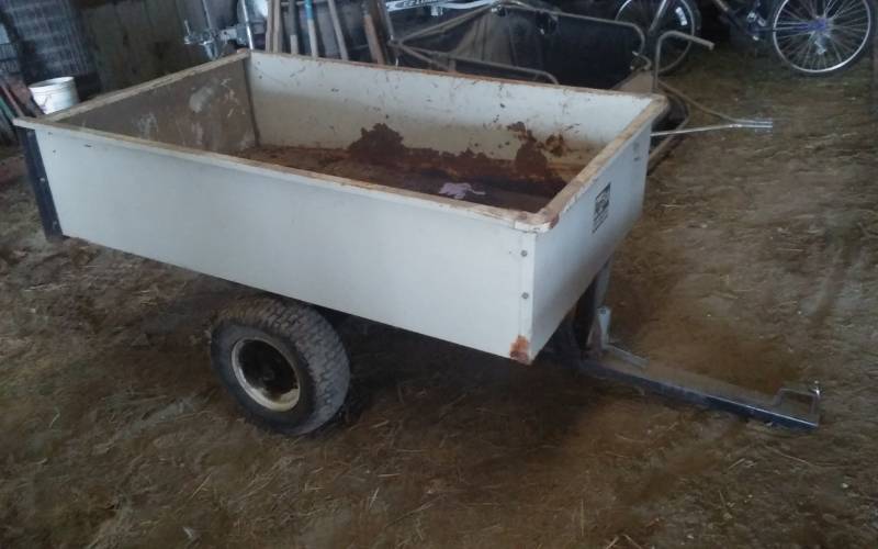 lot 6 image: Agri-Fab 17 Cu. Ft. Tilt Bed Trailer
