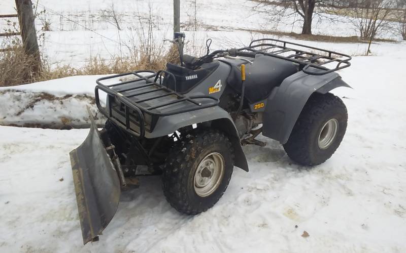 lot 11 image: 1989 Yamaha 250 Moto ATV