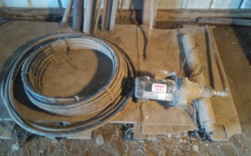 lot 18 image: Pallet 12 Hp Well Pump, Partial Roll Of Pex-Tube