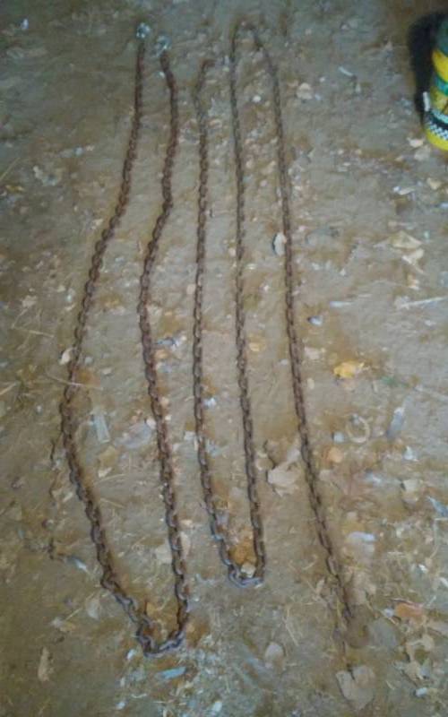 lot 23 image: Chain 23 Ft 516, 16 Ft. With 2 Hooks