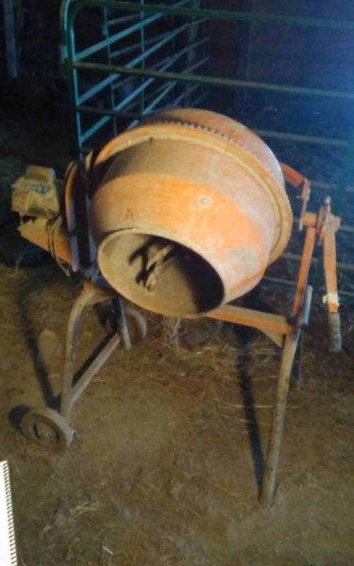 lot 25 image: Toyang 13 Hp Cement Mixer