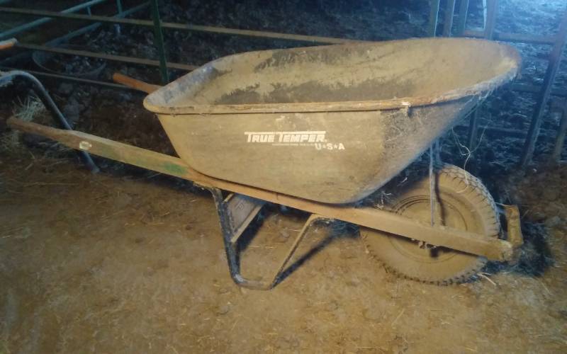 lot 26 image: Heavy Duty Tru-Temper Wheel Barrow