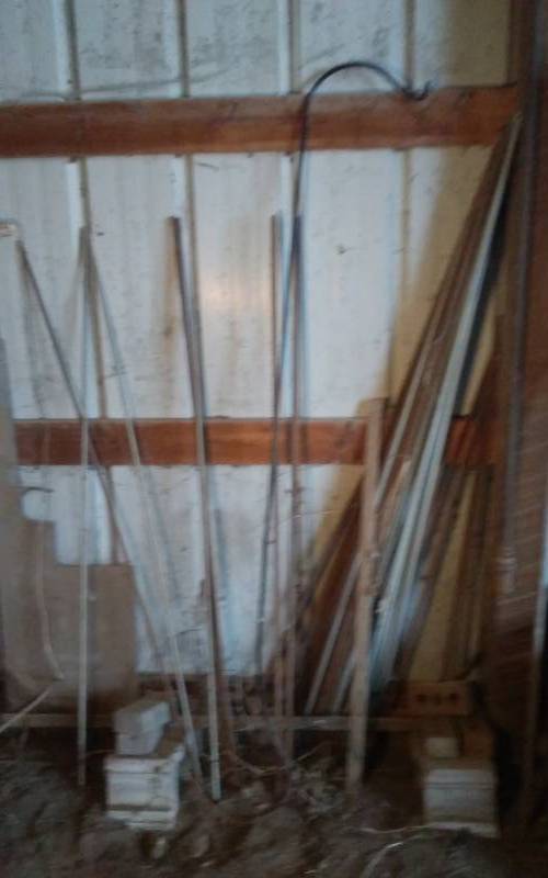 lot 31 image: Assorted Reddy-RodAll-Thread  & Water Shut Off Tool