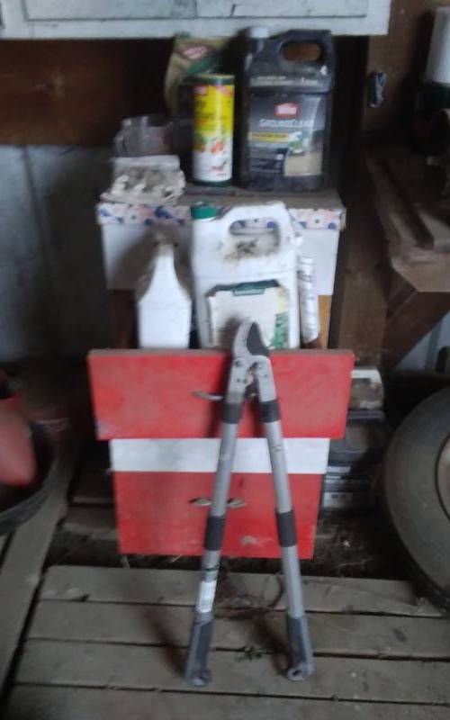 lot 36 image: Lot Of Assorted Garden Chemicals & Telescoping Pruner