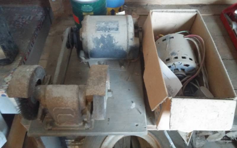 lot 37 image: 13 Hp Belt Driven Grinder & Other Electric Motors