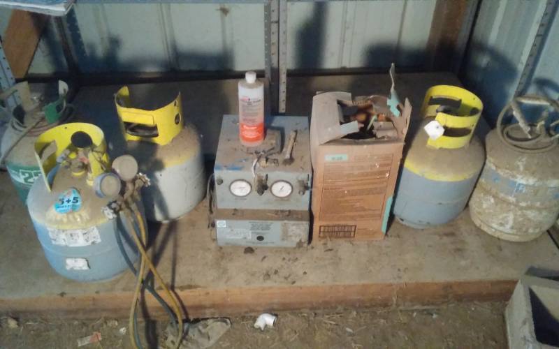 lot 52 image: Refrigerant Recovery Machine, R-22 Tanks-Some Full