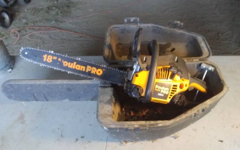 lot 56 image: 18 Inch Poulan Pro Chain Saw 42cc With Case