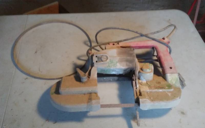 lot 57 image: Milwaukee 6230 HD Portable Band Saw  3Ft 8-78 Inches