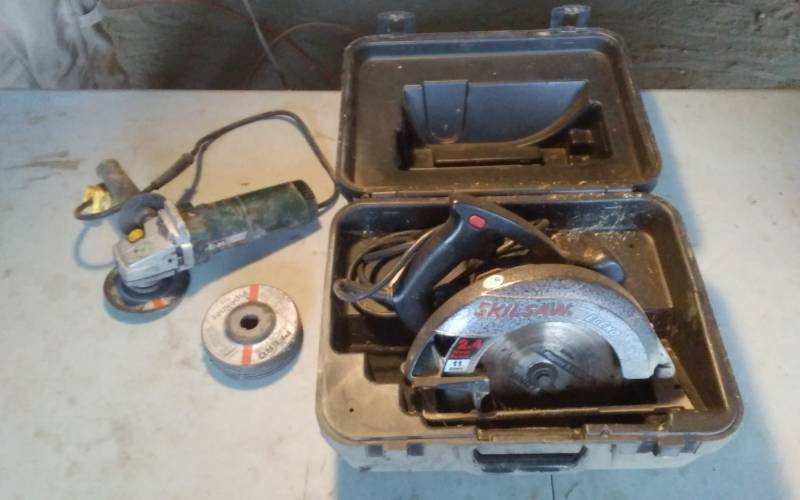 lot 60 image: Skil Saw Legend 2.4 Hp  7 14 Inch & Metabo Angle Grinder