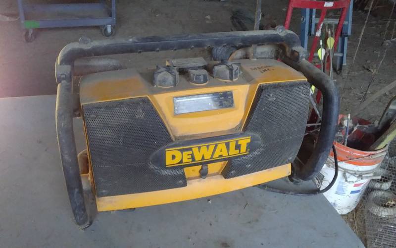 lot 61 image: Dewalt Job Site Stereo Boom Box