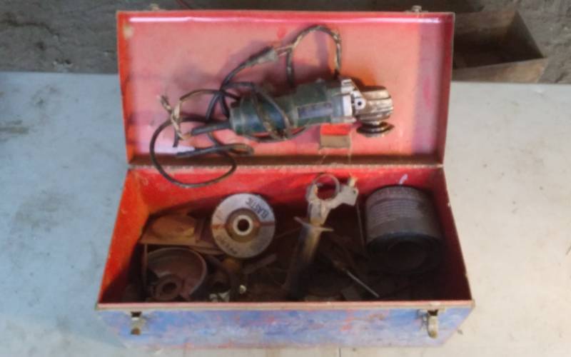 lot 66 image: Metabo 4 Inch Angle Grinder With Discs & Attachment
